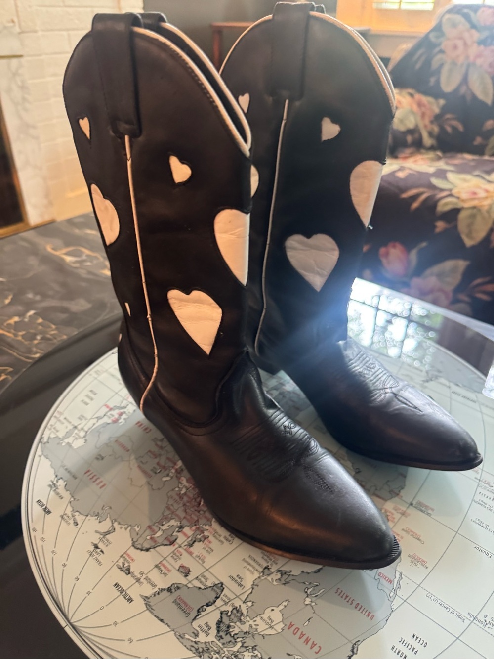 Rare VTG Oak Tree Farms Black Leather Western Heeled Boots w/ Heart Inlays 8.5
